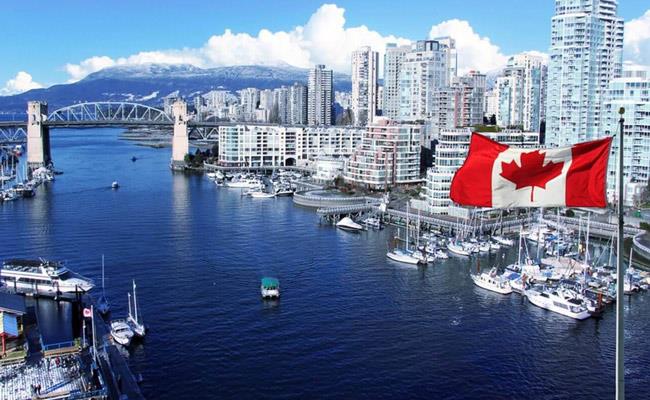 Kanada kiilere vatandalk hakk da tanyor. Kanada ierisinde 3 yl gibi bir sre zarfnda yaayan kiilere ek olarak Kanada vatandal da getirilmi durumda. Dilenirse aileler Kanada ierisine yerletirilebiliyor. Finans ve ekonomi anlamnda almak isteyen kiilerin gz kapal yerleebilecei lkelerden birisi olarak grlmekte.