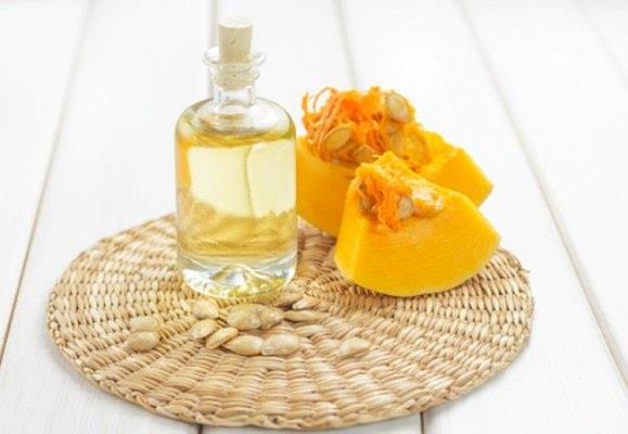 KABAK EKRDE YAI<p>    - E vitamini ierir.<p>    - Kaslarn ba dokularn glendirir.    <p>- inko, bakr, magnezyum, mineral ve selenyum ierir