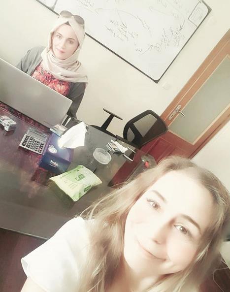 AYRILIK KESNLET; Hikaye ve senaryoyu yazan Aye Ferda Erylmaz ve Nehir Erdem&#8217;in diziden ayrlmasyla, dizinin eski halini bulamayacaklarn dnen izleyenler, sosyal medyada yorum yapmaya devam ederken,haber yine sosyal medyadan geldi. Aye Ferda Erylmaz ve Nehir Erdem Instagram hesaplarndan ayn mesaj yaynlayarak veda ettiler. Bylece sylentilerin de doru olduu ortaya kt.