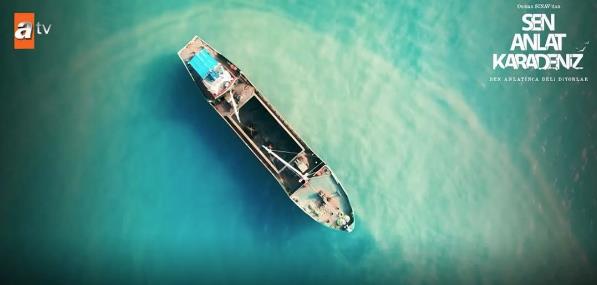 Atv&#8217;nin sevilen dizisi Sen Anlat Karadeniz&#8217;in ynetmen deiikliinden sonra senarist deiikliine de gidildii ile ilgili iddilar gndemi sarsmt. Ancak bir ka gndr yaanan bu gelimenin ardndan dizinin yapm firmas Sinegraf&#8217; telefon yamuruna tutan izleyenlere net bir yant verilmemiti.