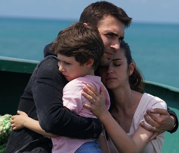 Getiimiz yayn dneminin en bomba ilerinden biri, ATV ekranlarnda yaynlanan Sen Anlat Karadeniz olmutu. Yaynland gnden bu yana adndan bolca sz ettiren, TRT 1'in fenomen dizisi Dirili Erturul'u bile tahtndan eden Sen Anlat Karadeniz, sezon biter bitmez kan kayb yayor. Getiimiz gn ortaya atlan ayrlk iddialar kesinleti. te o aklama.