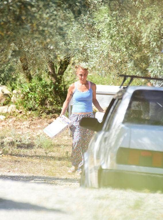 Rock zlem Tekin mzie ara verip 2006&#8217;da Bodrum&#8217;a yerlemiti. 2016&#8217;da Kkbk Mahallesi&#8217;nin &#8216;muhtar azas&#8217; olan zlem Tekin bir sre nce Bodrum&#8217;u terk etti.