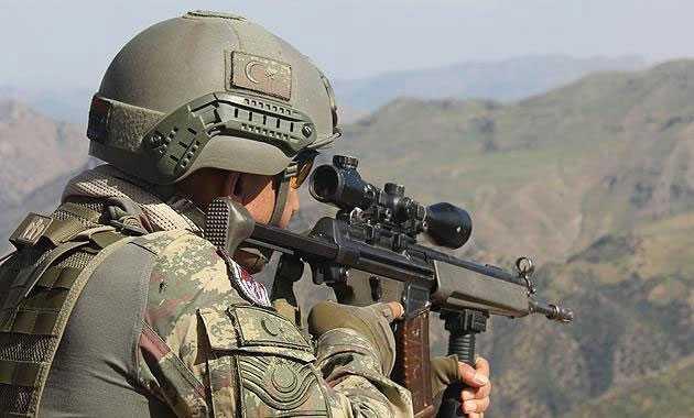 Kandil'deki terrist yuvalarnn temizlenmesine ynelik Mehmetiin snr tesindeki karadan ilerleyii devam ederken, snrn sfr noktasndaki terrist barnma alanlar da gvenlik glerince temizlendi.