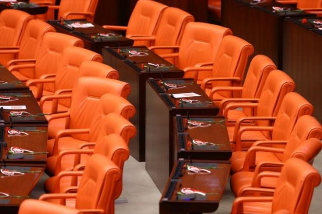 TBMM'nin 27. dnem al oturumu ve yemin treni ncesinde, Genel Kurul Salonu'nda hazrlk yapld