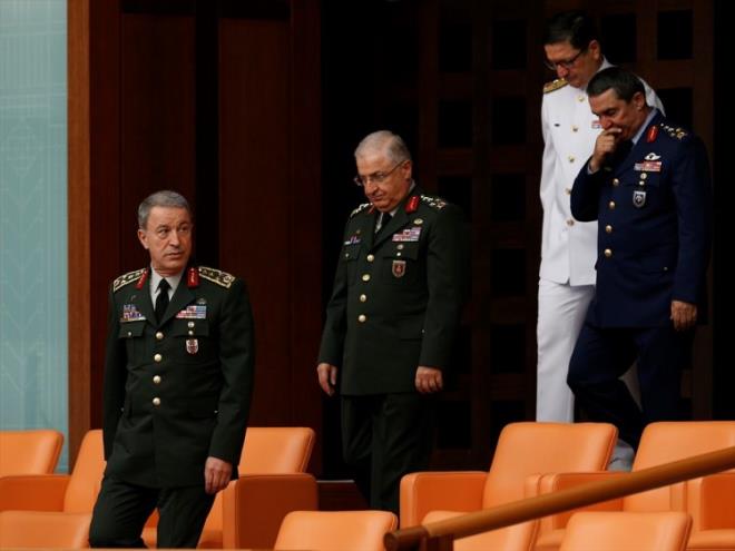 Genel Kurula Genelkurmay Bakan Orgeneral Hulusi Akar, Kara Kuvvetleri Komutan Orgeneral Yaar Gler, Hava Kuvvetleri Komutan Orgeneral Hasan Kkakyz, Deniz Kuvvetleri Komutan Koramiral Adnan zbal da katld.