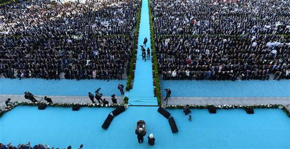 Cumhurbakan Erdoan'n 'ilk bakanlk' treni iin dn akam Betepe'de 'Cumhurbakan Greve Balama Treni' dzenlendi.