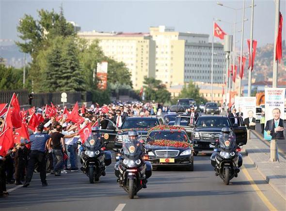 Treni ulusal basnn yan sra eitli lkelerden ok sayda yabanc basn mensubu da takip etti.