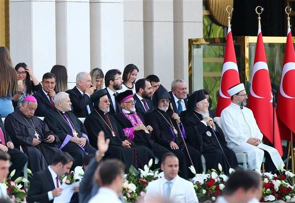 Trene Dini cemaatlerin ruhani liderleri de katld.