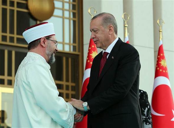 Trenin sonunda Diyanet leri Bakan Prof. Dr. Ali Erba dua okudu.