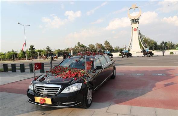 Tren, Erdoan'n Betepe'ye geliiyle balad.