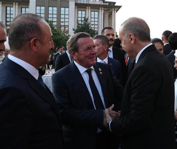 Almanya Eski anslyesi Gerhard Schrder