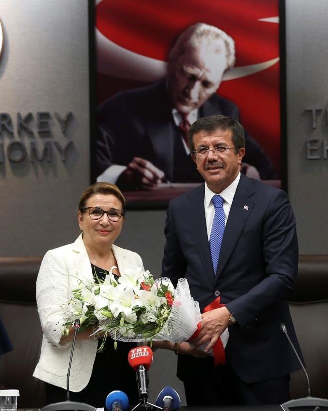 Ticaret Bakan Ruhsar Pekcan, Ekonomi Bakanl'nda dzenlenen trenle grevi Nihat Zeybekci'den devrald.