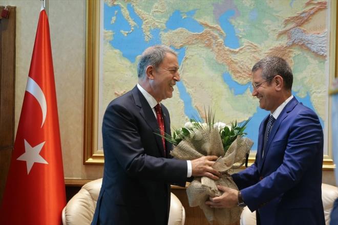 Milli Savunma Bakanlna Atanan Orgeneral Hulusi Akar, grevini bakanlkta dzenlenen trenle Nurettin Canikli'den ald.