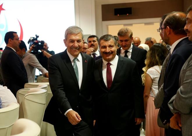 Salk Bakan Fahrettin Koca bakanln Bilkent yerlekesinde dzenlenen trenle grevi Ahmet Demircan'dan devrald.