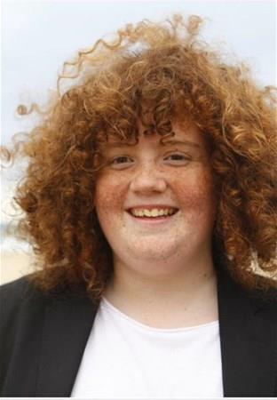 zge Grel ve Serkan ayolu'nun barollerinde yer ald 'Kiraz Mevsimi' dizisinde canlandrd "Cem" karakteri ile tandmz ocuk oyuncu Tamer Berke Sarkaya, yeni haliyle artt.