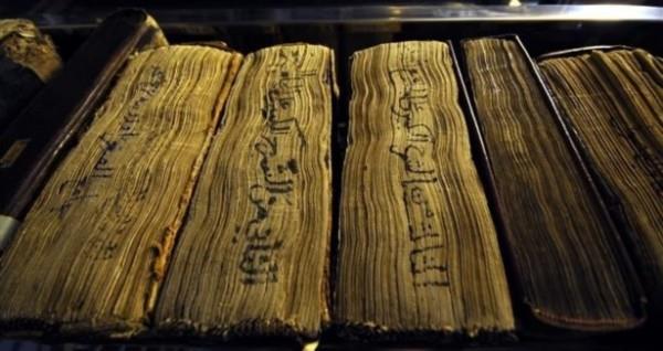 <h2>11. &#8220;Arz- hl etmeye cna seni tenh bulamam,<br>    Seni tenh bulcak kendimi asl bulamam.&#8221; (Ulv)</h2>  <p><br>    Anlam: Sevgilim! Halimi, yani akndan dolay bama gelenleri ve     isteklerimi, arz etmek iin seni tenha bulamyorum. Seni tenha bulunca     da kendimi asla bulamyorum.</p>