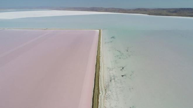 Bu ylki yalarn ve gldeki su seviyesinin yksek olmasnn tuz hasadn etkilediine dikkati eken Doan, su seviyesindeki farkn hasad 15 gn geciktireceini ifade etti.