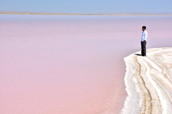 Tuz Gl&#8217;nde mays-temmuz dneminde gl yzeyindeki kzlln grlebildiini anlatan Doan, unlar ifade etti: