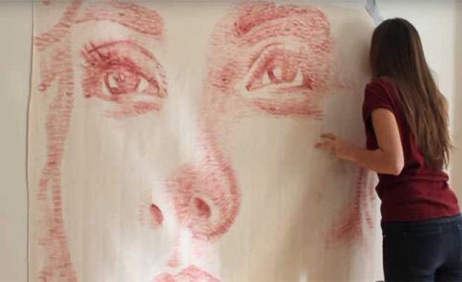 Sanatn dudaklaryla konuturan Alexis Fraser yapmak istedii resmi dudaklaryla izdi.