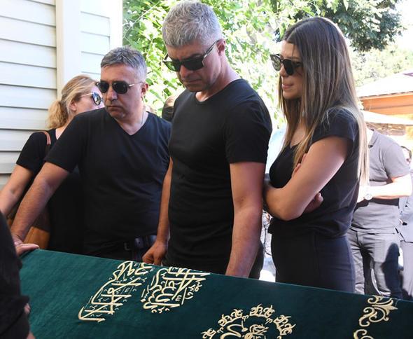 Baba olmak ve 'Baba'mn zerine toprak atmak...'