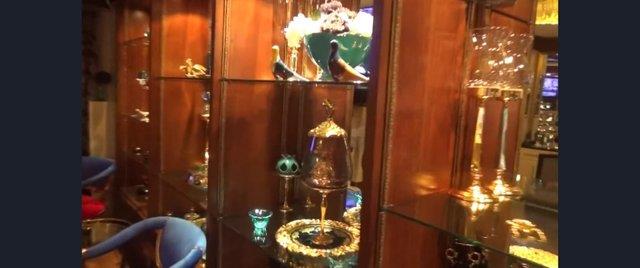 Adnan Oktar ve grubuna yaplan soruturmayla ilgili yeni fotoraflar ortaya kt. Adnan Oktar'n skdar'daki villasnn ii operasyon sonras byle fotorafland.