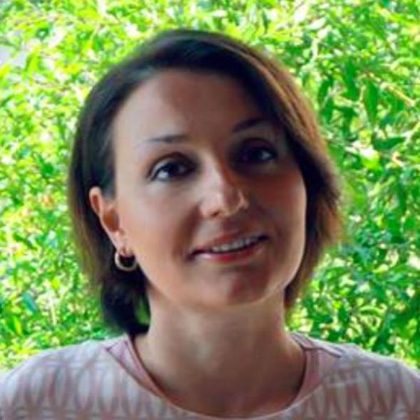 Emine Mine KALA<br>  rgtn Kskl'daki grup evinde kardei Meral Kala ile beraber kalmaktadr. Ailesine aldrd bu evi rgte bedelsiz aktarmtr. Silahldr. Ynetici bacdr.    Adnan Oktar'n zel ilerini yrtr ve korumaln da yapar. Tek bana dar kamayan kzlarn yannda gardiyanlk da yapar.