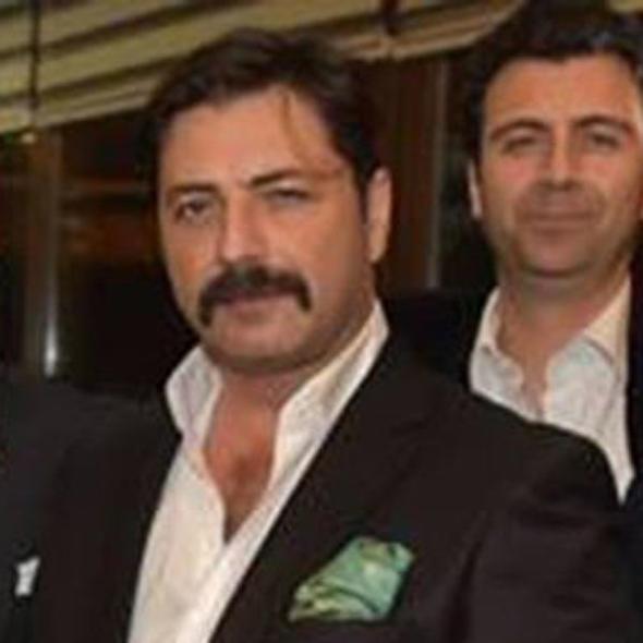 Yusuf Erkan ZOUZ<br>  Kod Ad : Yasef. rgt yneticisi kardelerdendir. Kandilli'deki Dragos ismi verilen rgt merkezinde Kule olarak tabir edilen kumanda odasnda duran ve Adnan Oktar ve baclardan gelen talimatlar rgtn dier yelerine aktaran kiilerdendir.