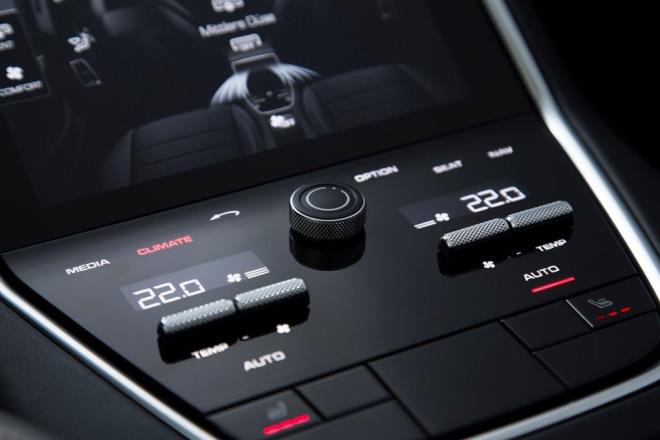 Her bir modelin kendi soutma sistemini gelitirmek  yl sryor. Bu sre zarfnda havalandrma kanallarnn ve menfezlerinin geometrisi 3D olarak analiz ediliyor ve otomobilin iinde havann dolam ynn saptamak iin sanal ortamda simlasyonlar uygulanyor. Yine de insanlar klimalar kullanrken hata yapabiliyor. Galerimizde en sk yaplan hatalarn bir listesini ve klimann nasl daha verimli bir ekilde kullanlabileceine ilikin baz ipularn bulabilirsiniz: