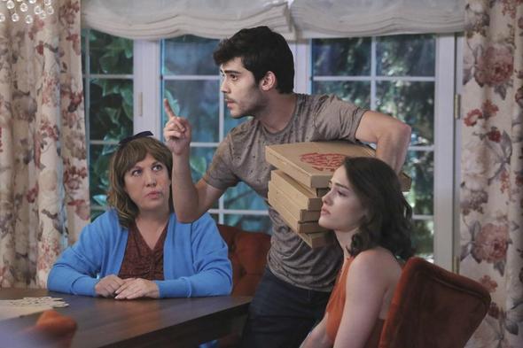 Dizinin ba�rol oyuncusu G�lper �zdemir 1990 do�umlu, 1,70 boyunda...