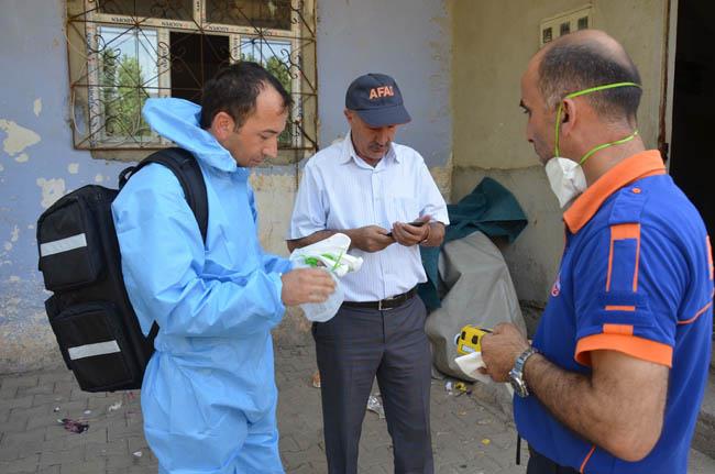 Ekibin yapt��� incelemede depodaki kolide kurutulmu� so�an ve sar�msak tespit ettiklerini belirten Y�ld�z, "Bu kokunun da ondan geldi�ini ve herhangi bir kimyasalla ilgisi olmad���n� tespit ettik. Firmayla g�r��t�k. Bu paketler tekrar firmaya iade edilecek" dedi.