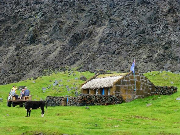 Buras� Tristan-Cunha Adas�; G�ney Afrika ve G�ney Amerika'n�n tam ortas�nda yer al�yor.