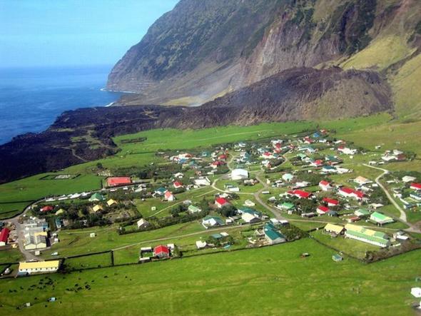 2015 y�l�nda Tristan da Cunha adas�ndan yetkililer, adada ya�ayan 23 �ocu�a e�itim verecek “macerac�” ��retmenler arad�klar�n� a��klam��t�.