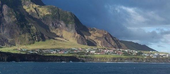 Adada sadece, 300 ki�iyle beraber, 300 s���r ve 500 koyun ya��yor. Ula��m ise tam bir sorun.