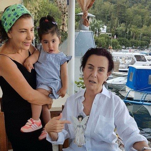 Yard�mc�s�yla birlikte geldi�i adliyede hayranlar�n�n ilgi oda�� olan Fatma Girik, ya�ad��� s�k�nt�l� anlar� �u s�zlerle anlatt�: