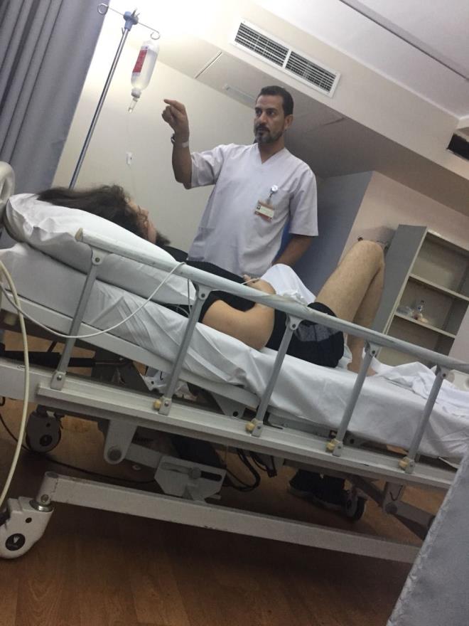 "Bu testlerde genelde sonular negatif kar. Yani zehrin vcuda etki etmedii, zarar vermedii eklinde. Ancak bu yanltr. Doktorun burada ok sabrl olmas gerekir. nk zehrin etkisi ounlukla 5- 10 saat sonra ortaya kar. lk etapta srlan kiide ba dnmesi veya mide bulants olmayabilir. Bunun sebebi yan etkilerin ge ortaya kmasdr. Eer doktorlar bunu dikkate almazsa hasta lr."