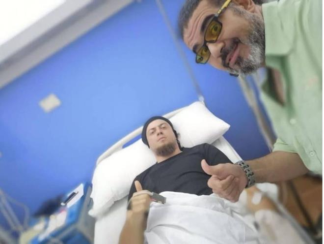 Salk durumu hakknda bilgi veren Aref ise hastaneye geldii ilk gne oranla ok iyi olduunu syledi. Ylann srmasndan yaklak 25 saat sonra Msr'a geldiini ve ilk panzehrin verildiine deinen Aref, "Serumun etkisiyle yava yava iyilemeye baladm. 20 tp panzehir verildi. Isrktan 1- 2 saat sonra mdahale edilseydi 4 tp yeterli olacakm. Ancak bana 25 saat sonra mdahale edildii iin bu kadar ok panzehir verilmek zorunda kalnd. Zehir btn vcuduma yaylm. Doktor kontrolleri yapacak. Eer iyileme devam etmiyorsa 4 tp daha serum verilecek" dedi.