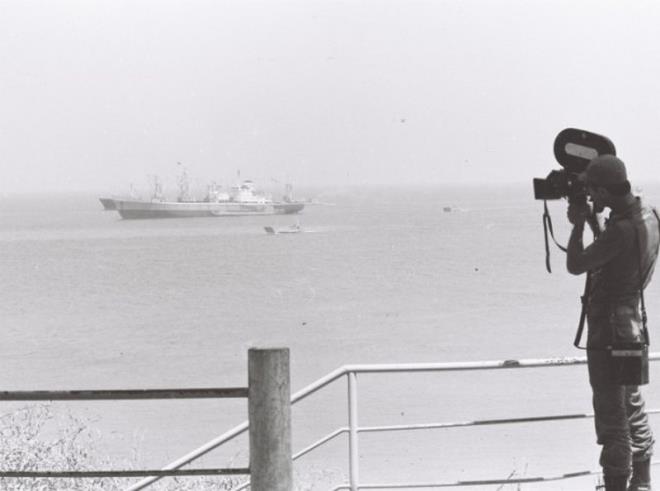 Trkiye, Kbrs halkn zgrlk, bar ve refaha kavuturmak amacyla 44 yl nce yapt Kbrs Bar Harekat'na giden srete, uluslararas anlamalar erevesinde garantr lkeler ve adadaki liderler nezdinde diplomatik giriimlere ncelik vermiti.    Diplomatik abalarn karlksz kalmas zerine Trk Silahl Kuvvetleri (TSK) tarafndan 20 Temmuz 1974'te balatlan harekat, adaya bar getirmiti.