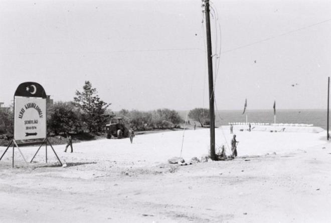 Trkiye, 15 Temmuz 1974&#8217;te Yunanistan&#8217;daki Albaylar Cuntas&#8217;nn desteiyle Kbrs&#8217;ta darbe dzenlenmesi zerine 20 Temmuz&#8217;da birinci kartma harekatyla duruma mdahale etmiti.