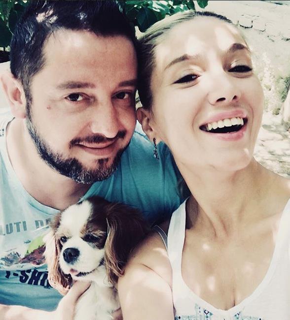 BEKTA TV'DE NHAT KAHVEC LE AK : TNT&#8217;de , TRT Spor&#8217;da ve Beikta TV'de spikerlik yapan Fulya Sever, akn da son i yerinde buldu. Nihat Kahveci'nin yeni ei Fulya Sever tescilli bir gzel olmasa da eski ei Pnar Kagren'in de ondan geri kalr yan yok.