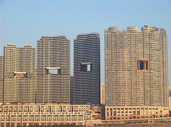 Bu sebeple gnmzde Hong Kong ve in merkezli kimi irketler daha fazla para kazanmak adna Feng ui danmanl alyor.  in Halk Cumhuriyeti'nin be byk devlet bankasndan biri olan The Bank of China'da ilerin yolunda gitmemesinde Feng ui felsefesini yeterince takip etmemesi gsteriliyor.