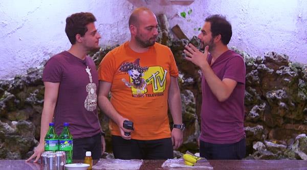 Muz ve gazoz birlikte tketilirse ne olur? Yediklerimizi birlikte tkettiimizde neler olup biteceini dnmeden tketiyoruz. Bunlardan en tehlikelileri de muz ve gazoz. Peki muz ve gazoz birlikte tketilirse ne olur? te yant.