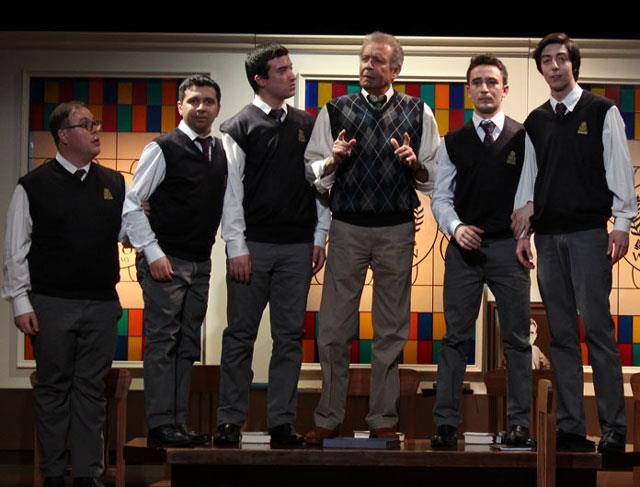 Ocak 2009 da "aa uygun, insan anlatacak gncel oyunlarn sahnelenecei" "TYATRO DALOG" adn verdii kendi tiyatrosunu kurdu. Sanat, 2004 ylnda Kadky Maarif Koleji ve Anadolu Lisesi Mezunlar Dernei tarafndan Kristal Mart dlne layk bulunmutur. Evlilikleri : 1971 ylnda Arsen Grzap ile evlendi. 2001 de ayrldlar ve 2008 ylnn kasm aynda boandlar.