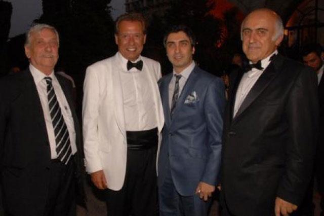 evirmenlik ve senaryo yazarl da yapan sanat, Halen kurucusu olduu Dialog sunuculuk ve dil okulu'nda grev yapmakta, Devlet Tiyatrolarnda 40'a yakn oyunda ynetmen ve oyuncu olarak grev alan Can Grzap, 1968 ylndan bugne kadar pek ok TV oyunu, sinema ve dizi filmlerde rol almaktadr.