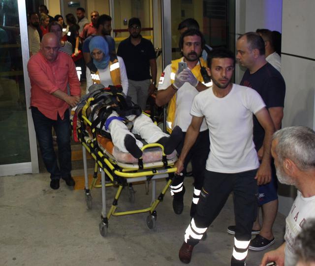 Yaralanan Grzap, olay yerine arlan 112 Acil Servis ekiplerince Sapanca Devlet Hastanesi'ne kaldrld. Grzap, burada yaplan mdahalenin ardndan Sakarya Eitim ve Aratrma Hastanesi'ne sevk edildi.