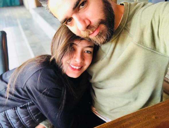 Yaz aylarnda nl isimler Ege ve Gney sahillerine akn ederken, Kadir Doulu ve Nesliah Atagl ifti ise doaya kat!