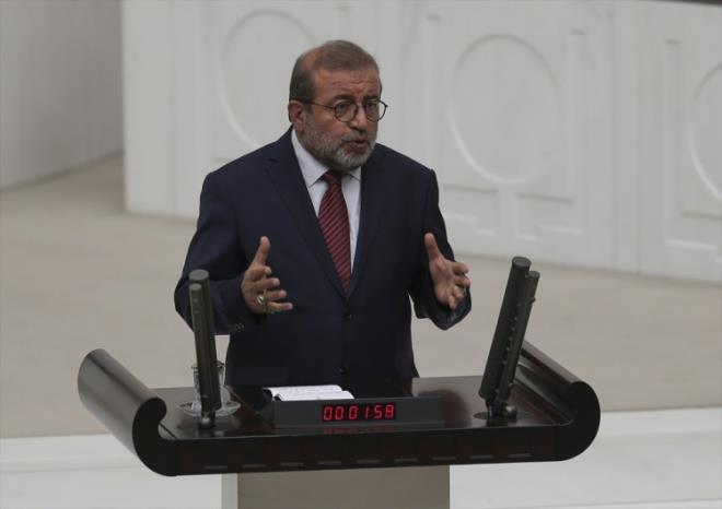 Daha sonra entop, TBMM tz'nn 161'inci maddesine gre k'n Meclisten geici karlmasn milletvekillerinin oyuna sundu.