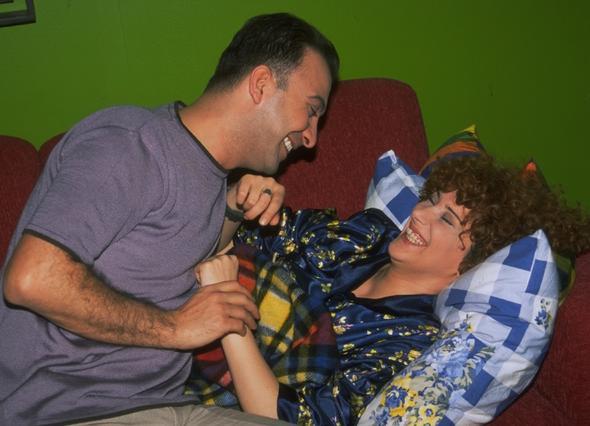 Trk televizyonlarnn en sevilen dizileri arasnda yer alan 'Ayrlsak Da Beraberiz' dizisinin oyuncular yllar sonra bir araya geldi.