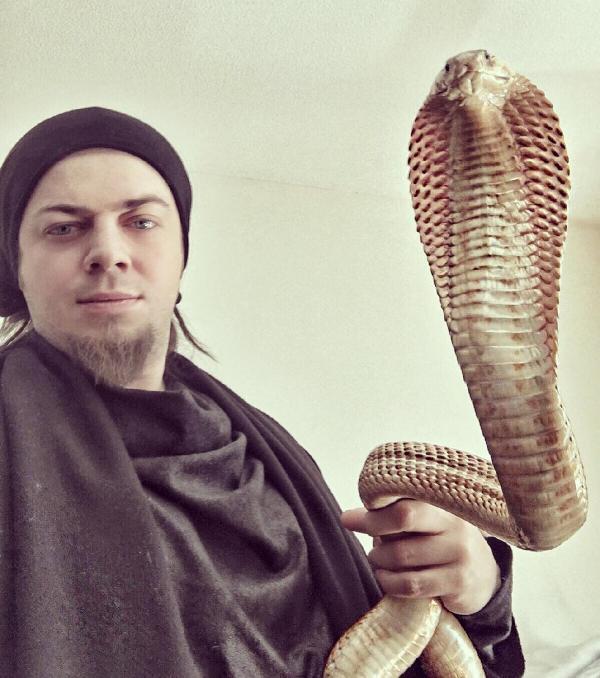 Instagram'daki kiisel sayfasnda piramitler nnde dua eder halde bir fotorafn paylaan Ghafouri, "Allah'n izniyle sizin de dualarnzla salma kavutum, beni en zor anlarmda bile brakmayan herkese ok teekkr ederim." ifadelerini kulland.