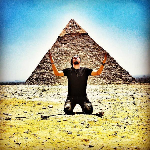 lk mdahalesi yaplan ve geceyi burada geiren Aref, Trkiye'de kobra serumu bulunmad iin 16 Temmuz'da zel uakla tedavisi iin Msr'a gtrld.Msr'n bakenti Kahire'deki Kasr en-Nil Hastanesi'nde tedaviye alnan Aref'e, 24 tp panzehir verildi.