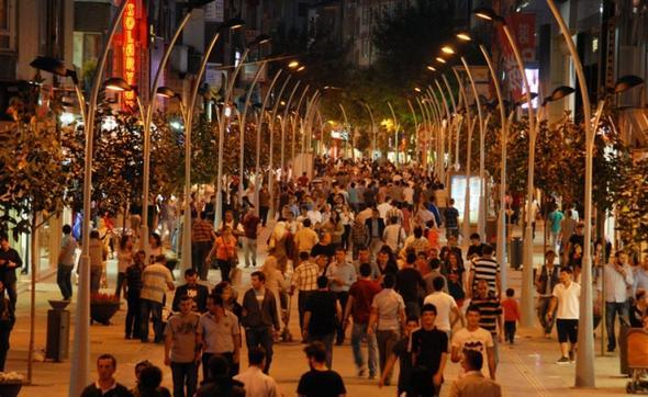 Trkiye statistik Kurumu (TK), Trkiye'nin illere gre yabanc nfus haritasn aklad. Buna gre Trkiye&#8217;de oturma izni veya alma izni alan 919 bin 61 yabanc uyruklu bulunuyor. te il il Trkiye'deki yabanc says... lk sradaki ehir dierlerine fark att...